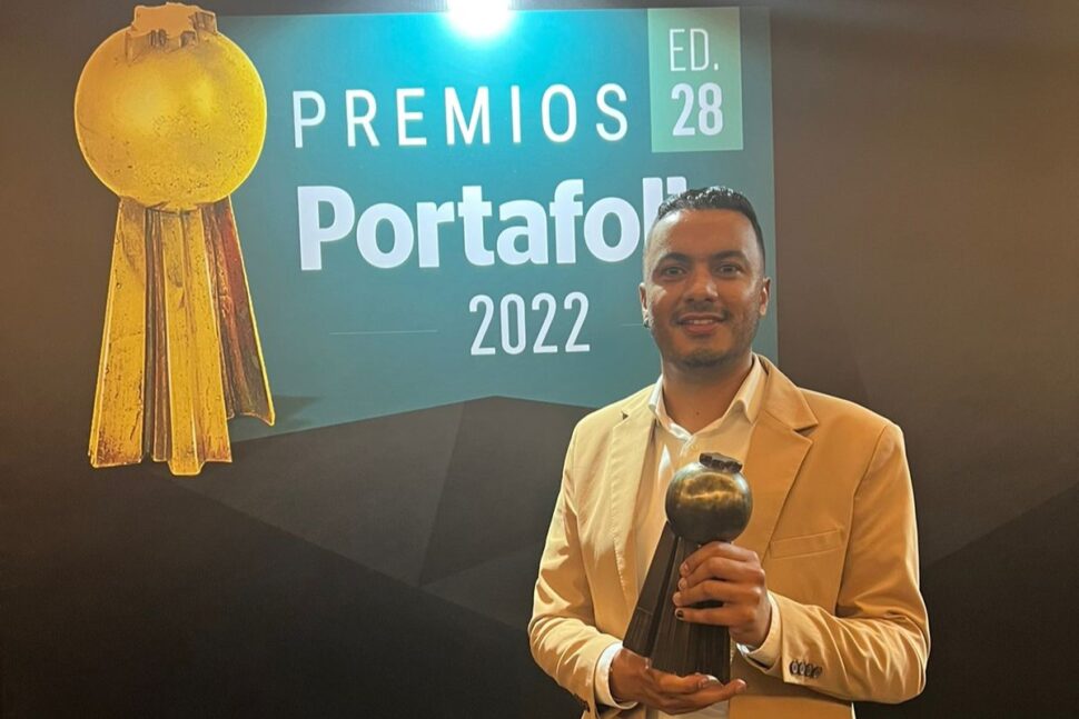 FPD won in Portafolio 2022 Awards. Todos al Cole project Manager, Carlos Echeverri, received the award.